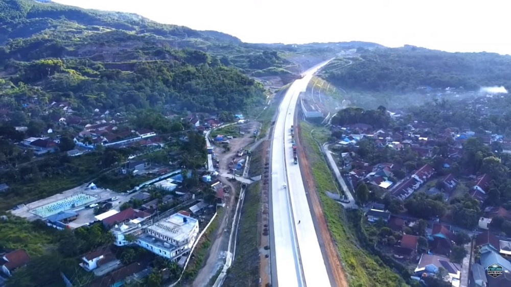 TOL CISUMDAWU Siap Dipakai Mudik Lebaran 2023, Kepadatan di Gerbang Palimanan Cirebon Jadi Sorotan