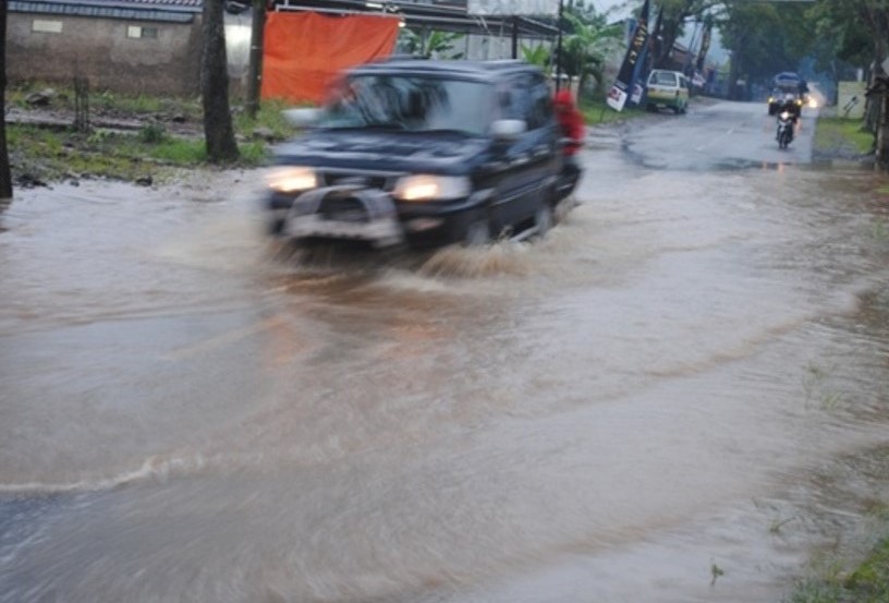 Sejumlah Jalan Utama di Majalengka Langganan Terendam Banjir karena Masalah Drainase.