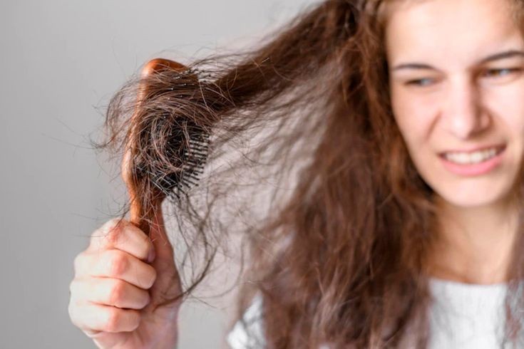Tips Atasi Rambut Kering, Agar Tampak Sehat dan Berkilau Kembali