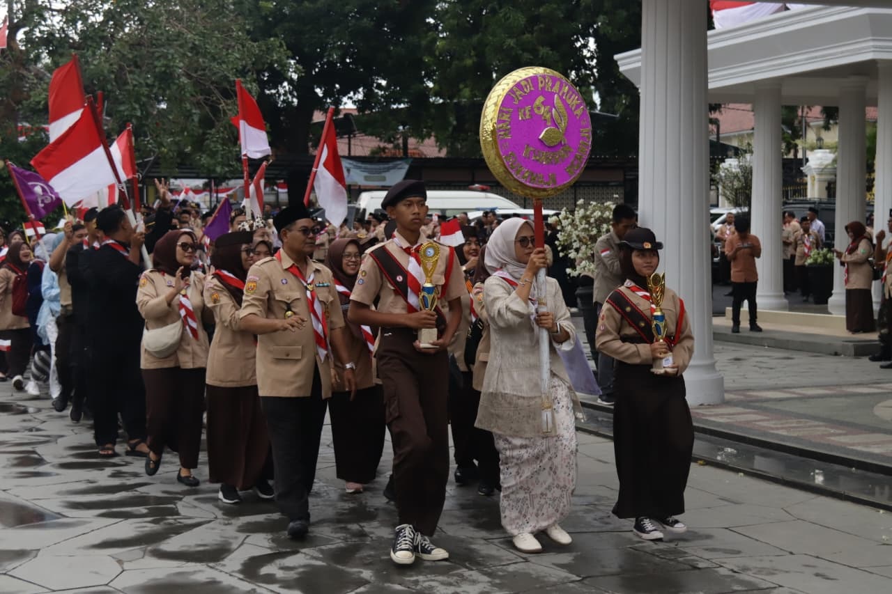 Semangat Tak Luntur di Tengah Hujan, Pramuka Majalengka Peringati Hari Pramuka ke-64 dengan Khidmat dan Meriah
