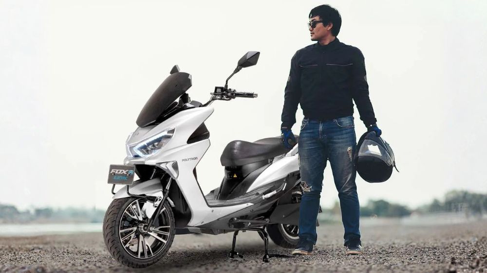 Bisa Dicicil 300 Ribuan, Motor Listrik Polytron Fox R Tembus 130 Km Sekali Cas, Desain Maxi Ala NMax