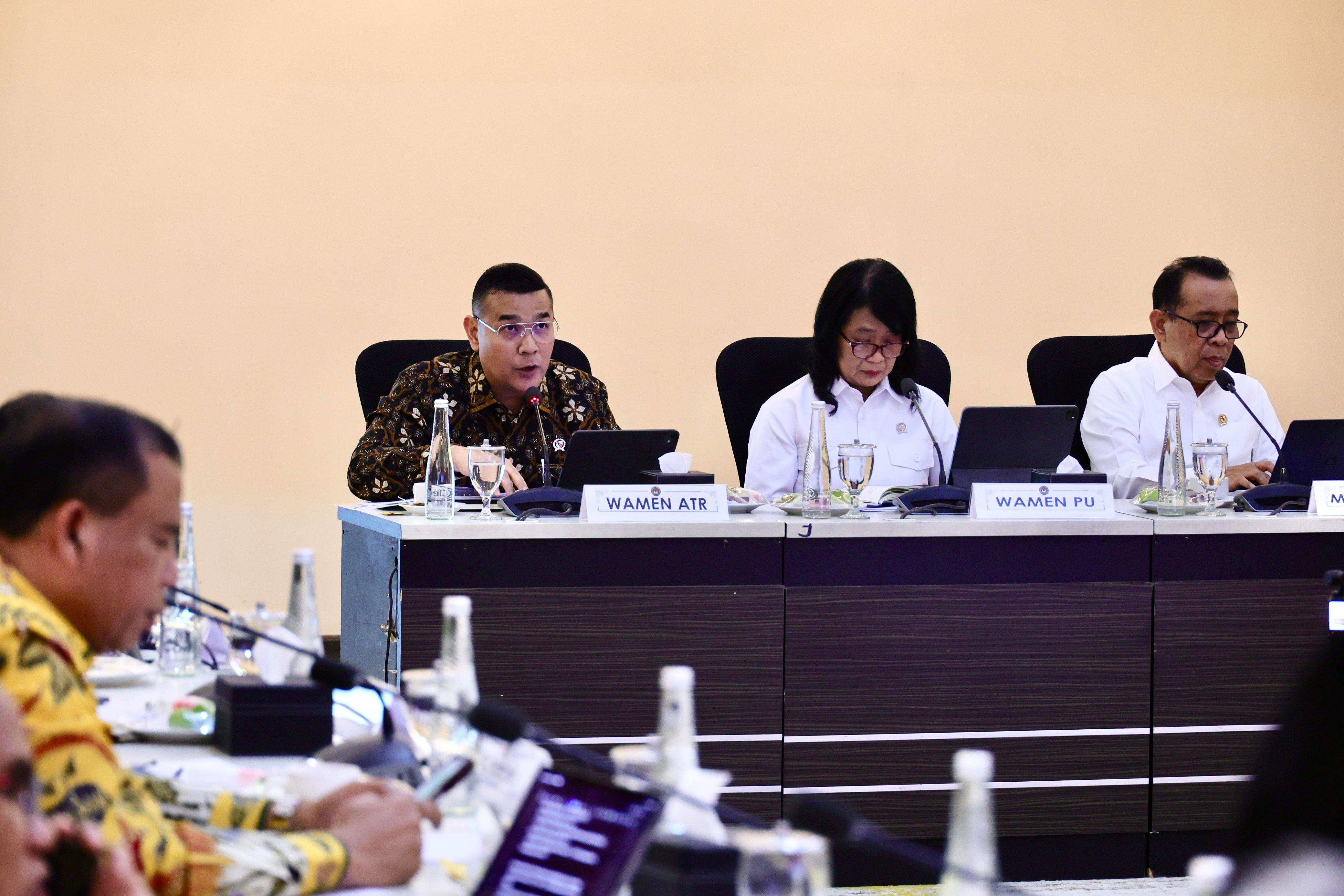 Wamen ATR Ossy Laporkan Progres Pengadaan Tanah Huntap Warga Terdampak Erupsi Lewotobi ke Menko PMK