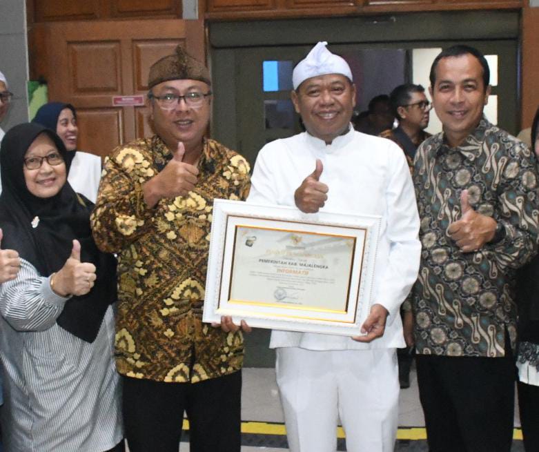Bupati Eman Antar Majalengka Raih Predikat Informatif Tertinggi Jawa Barat Akhir 2025