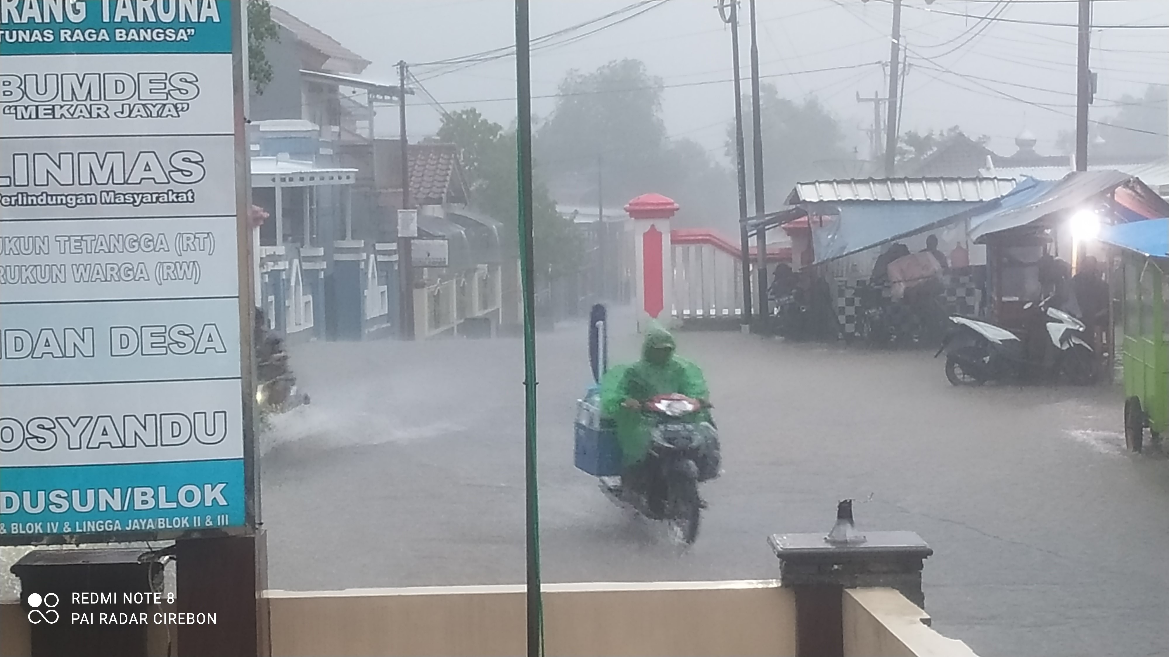 Alun-alun Desa Lengkong Kulon Majalengka Mirip Kolam saat Hujan, Dampak dari Pelebaran Jalan