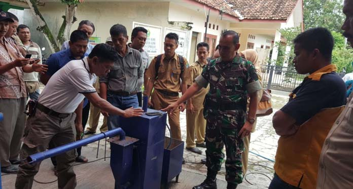 LKM Majalengka Sulap Sampah Menjadi Paving Blok