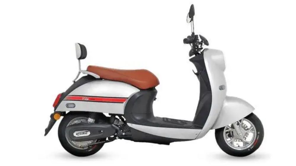 Motor Listrik Mirip Scoopy Exotic Vito Desain Retro Harga 9 Jutaan, Jarak Tempuh 80 KM Bikin Penasaran