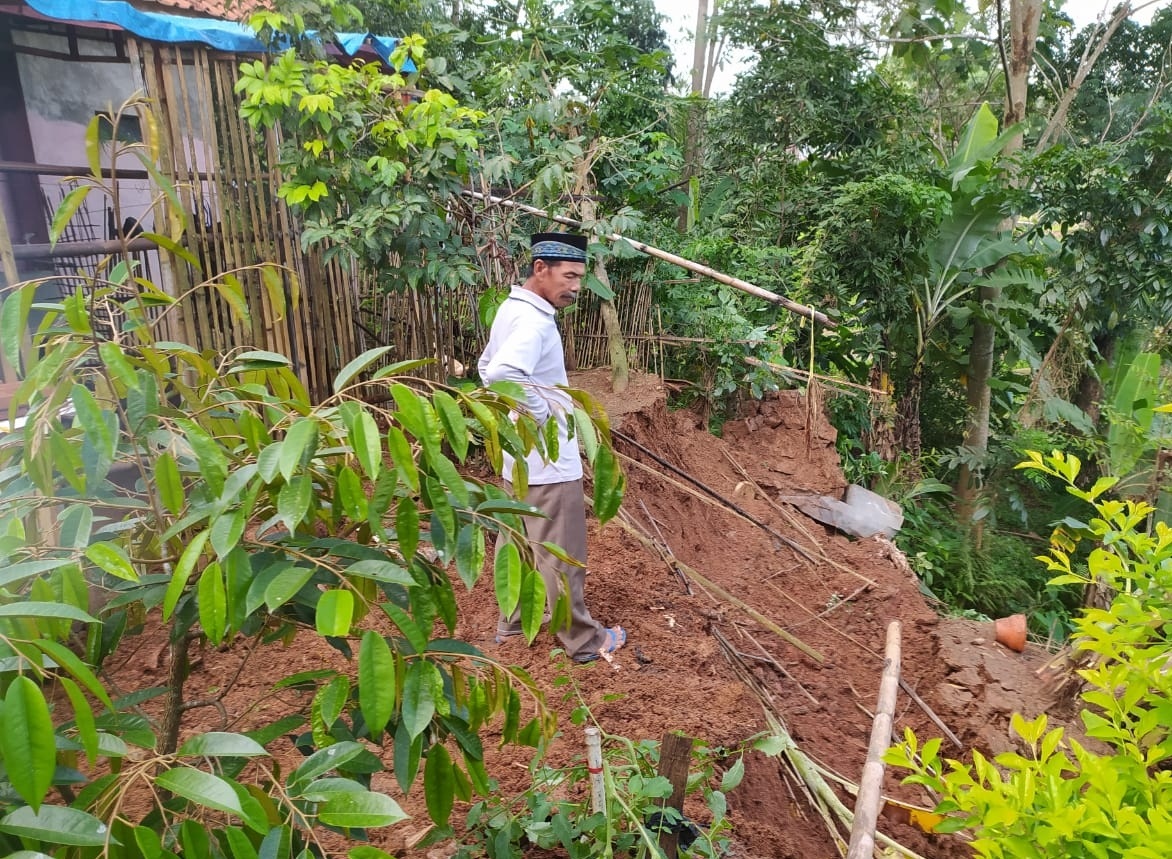 Satu Rumah di Lengkong Kulon Terancam Roboh