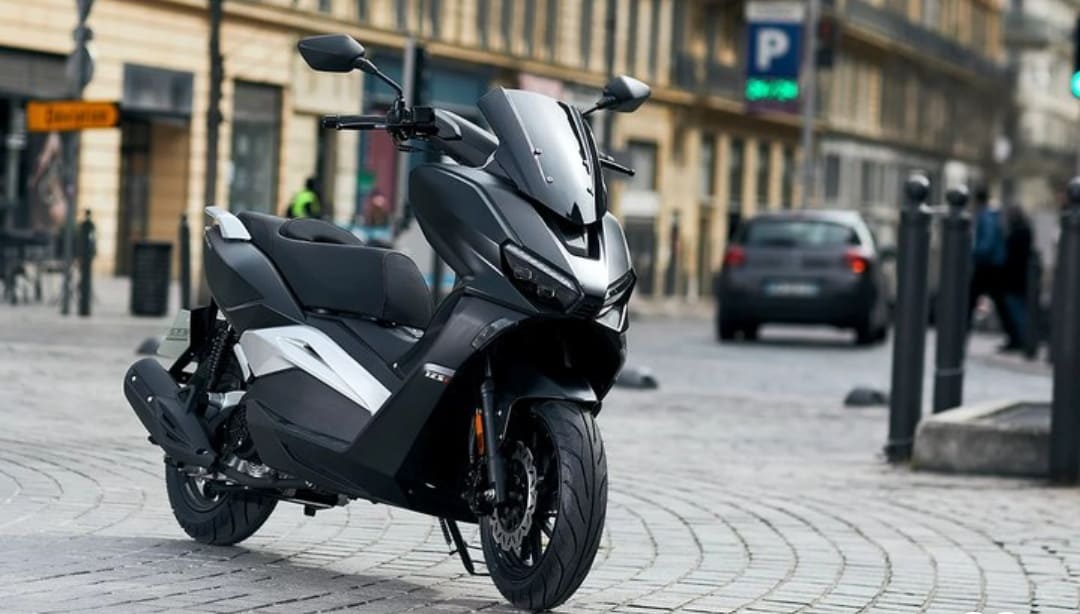 Motor Listrik Longjia Vmax 175 Jadi Pesaing Kuat Nmax dan PCX, Desain Maxi dengan Mesin Bertenaga 175cc