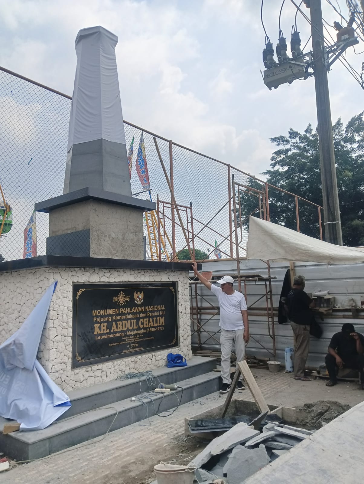 Warga Leuwimunding Bangun Monumen Pahlawan Nasional KH Abdul Chalim Secara Swadaya