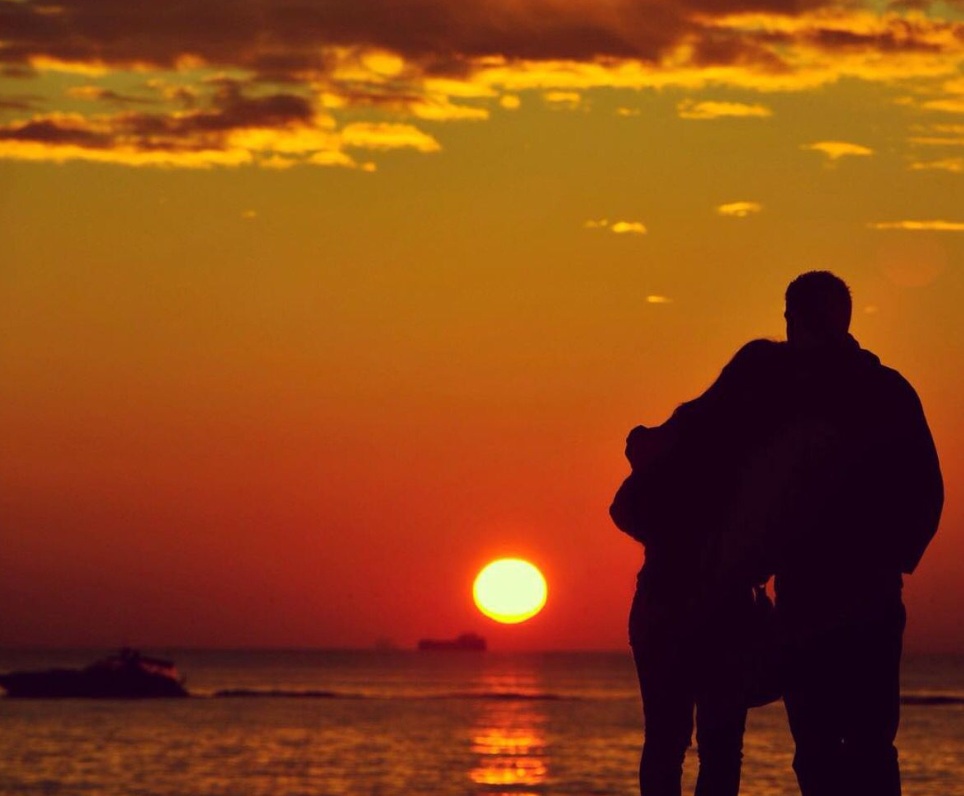 Cara Edit Foto Bareng Pasangan dengan Hasil Romantis di Pantai Menggunakan Prompt Gemini AI, Ini Caranya
