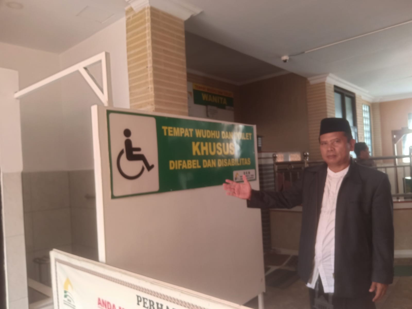 Masjid Agung Al Imam Majalengka Sediakan Tempat Wudhu dan Toilet Khusus untuk Disabilitas