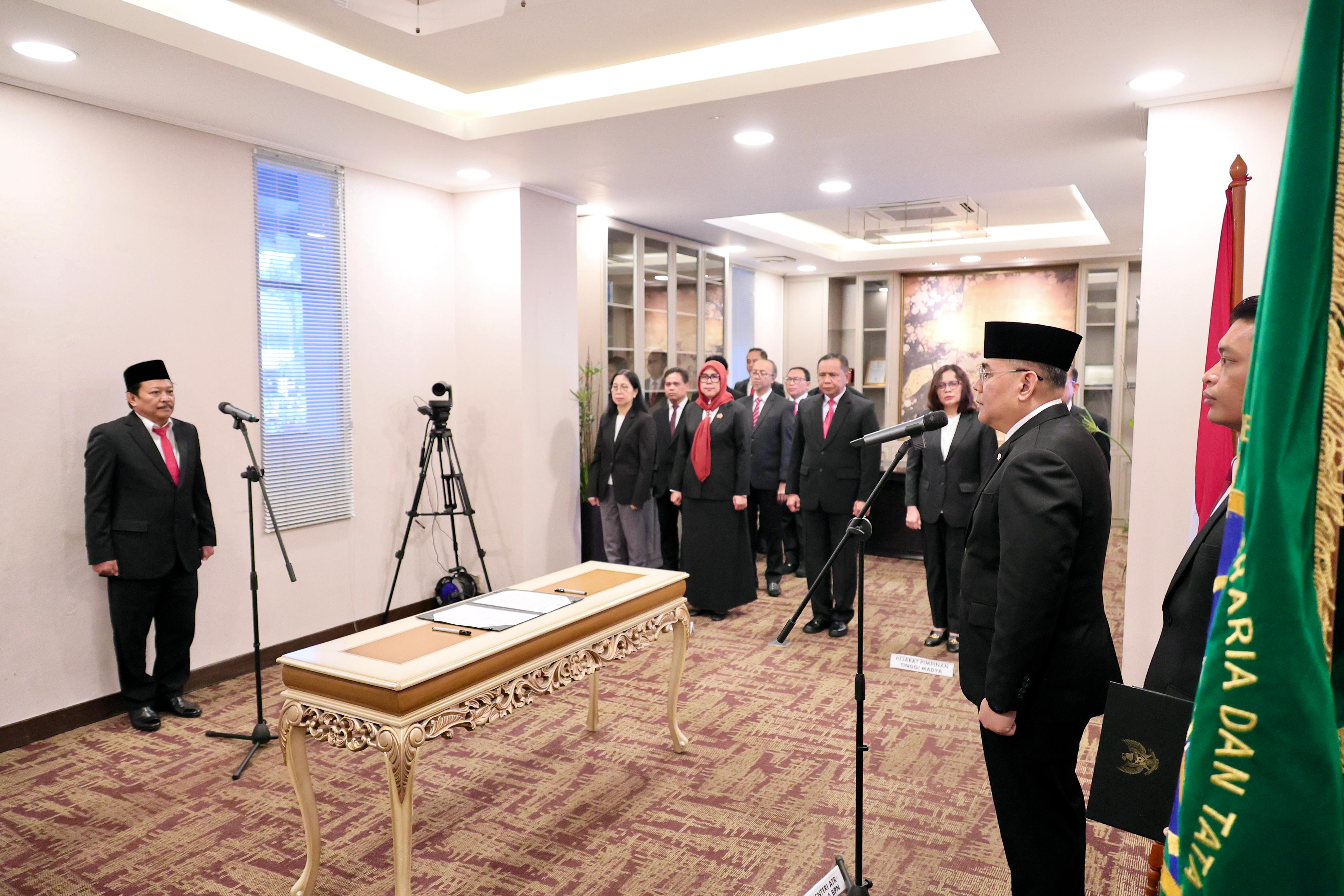 Wamen ATR/BPN Ossy Dermawan Lantik Dosen Lektor STPN, Dorong Transformasi ke Politeknik