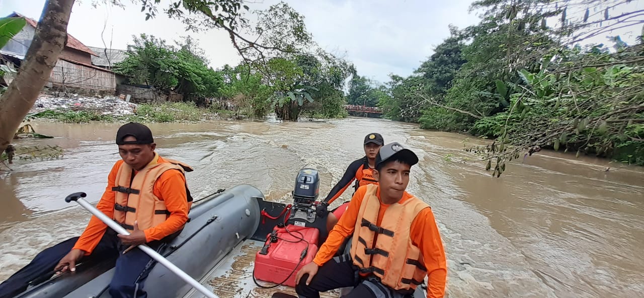 Tim SAR Gabungan Lanjutkan Pencarian Korban Tenggelam di Sungai Ciwaringin
