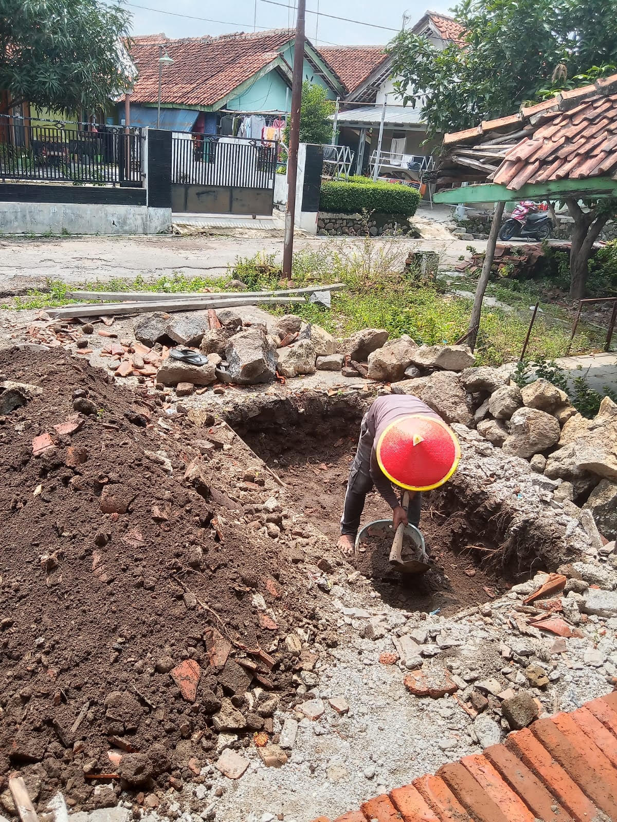 Pengasuh Yayasan Al Anwar Desa Cikoneng Bantah Isu Gratifikasi