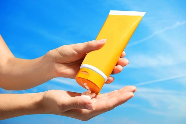 Rekomendasi Sunscreen untuk Kulit Wajah Sensitif di Bawah Rp 100 Ribu