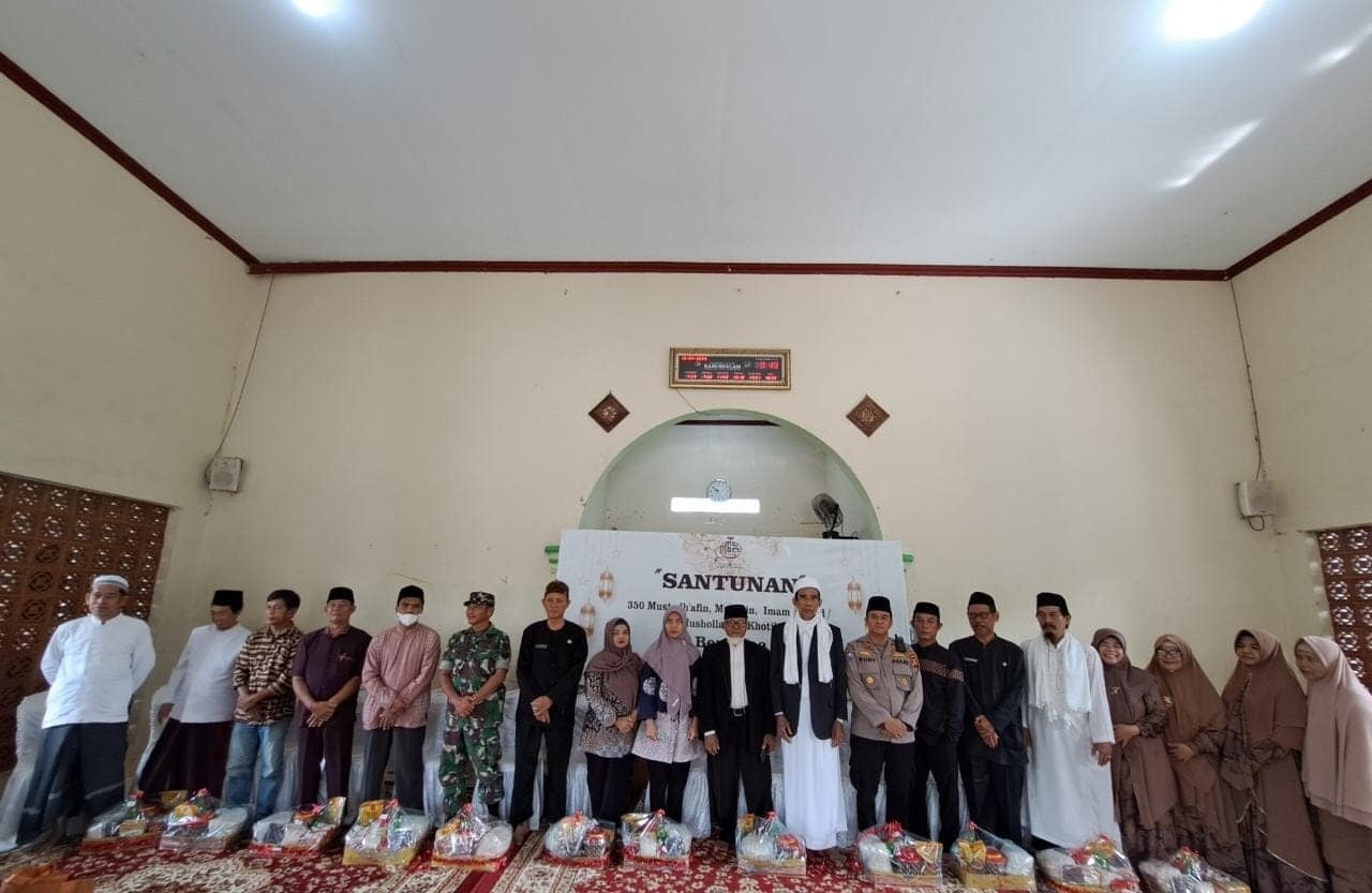 Laziswaf Almadani Cikalong Salurkan  Santunan Berupa 350 Paket Sembako