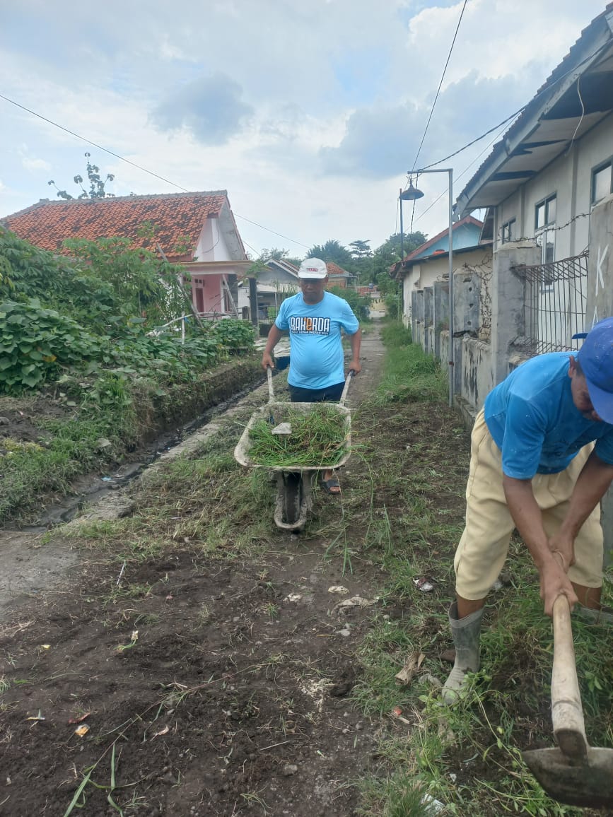 Antisipasi DBD, Masyarakat Panjalin Kidul Gelar Bersih-bersih Lingkungan 