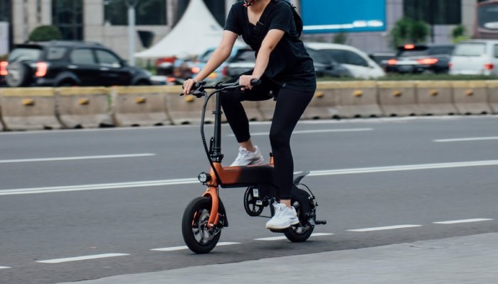 Bergaya Elegan Sepeda Listrik Mini Io Menjadi Pusat Perhatian