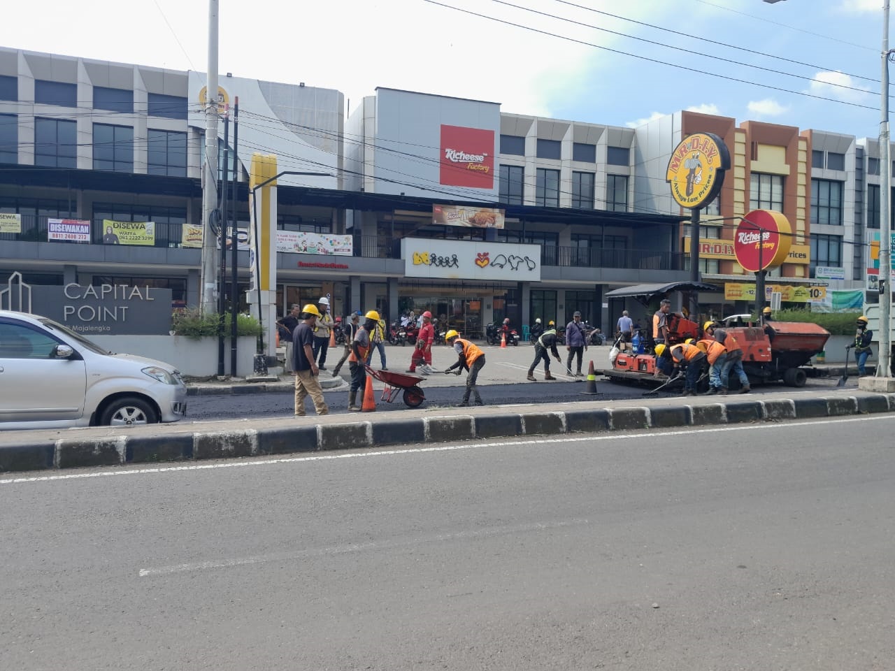 Alhamdulillah! Jalan KH Abdul Halim Diperbaiki, Warga Harap Jalan Desa Tak Dilupakan