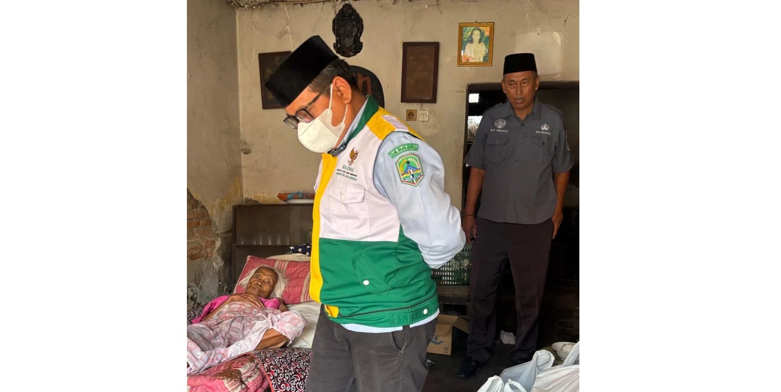 Gotong Royong Warga dan BAZNAS Majalengka Bantu Mak Tuti, Lansia Sakit yang Hidup Sebatang Kara