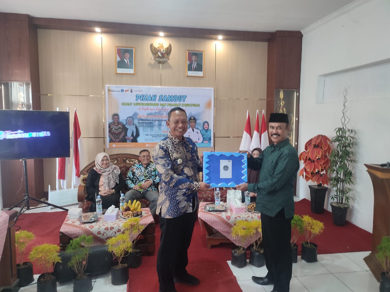 Dari Cap Camat Covid-19, Hingga Buktikan Leuwimunding Jadi Wisata Religi