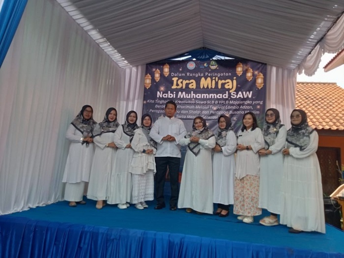 Anak Tuna Rungu Lomba Adzan dan Salat