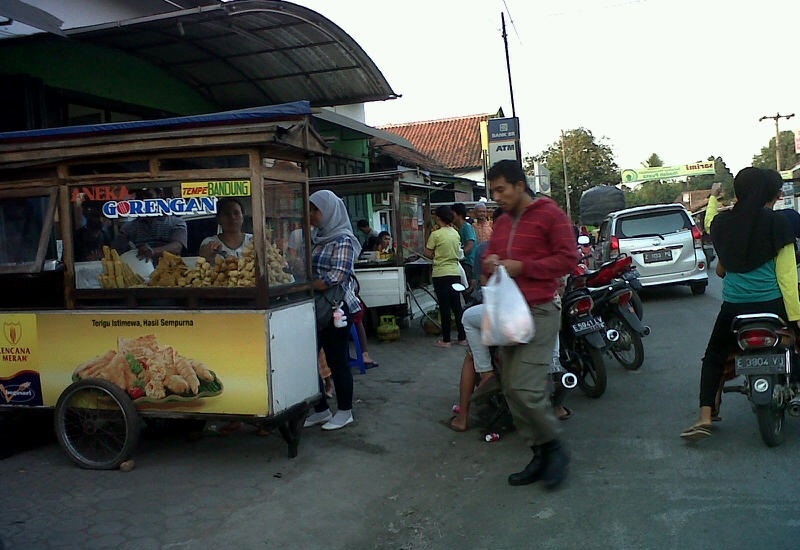 Harga Plastik Melonjak Hingga 100 Persen, Pedagang dan Industri Tertekan