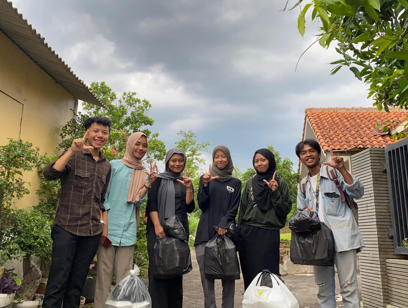 Tempat Maca Berbagi Nasi Kotak di Majalengka