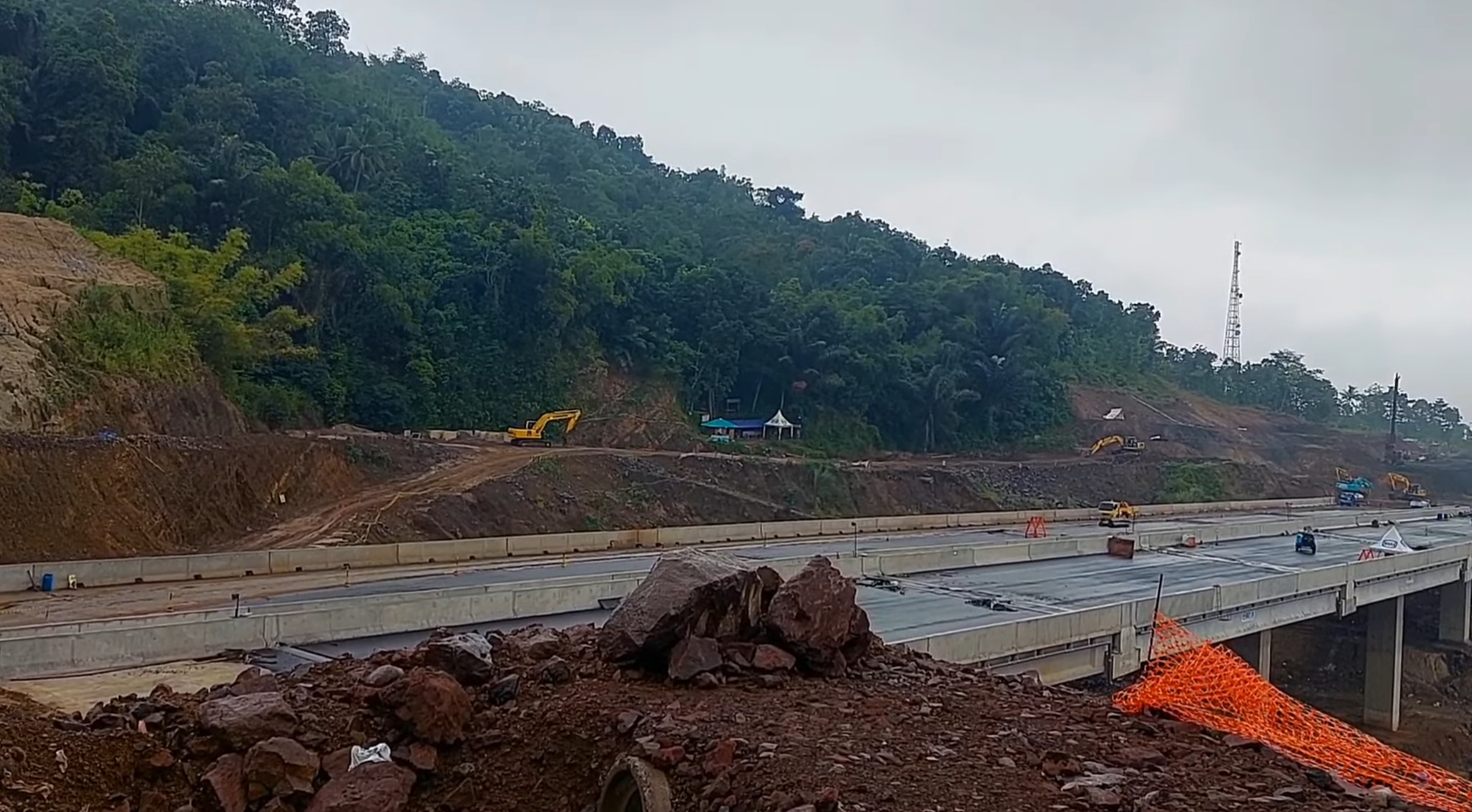 UPDATE! Jalan Tol Cisumdawu Seksi 4 Sedikit Lagi Selesai, Main Road Hampir Tersambung Dekat Jembatan Cikondang