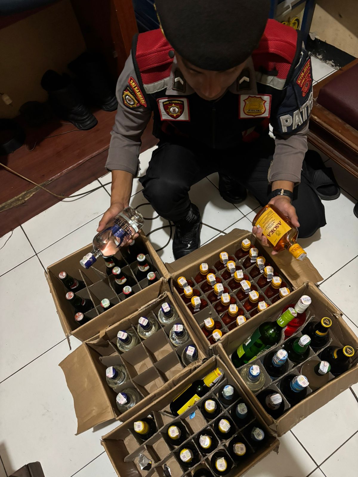 Polres Majalengka Amankan 67 Botol Miras Berbagai Jenis dalam Patroli Malam KRYD