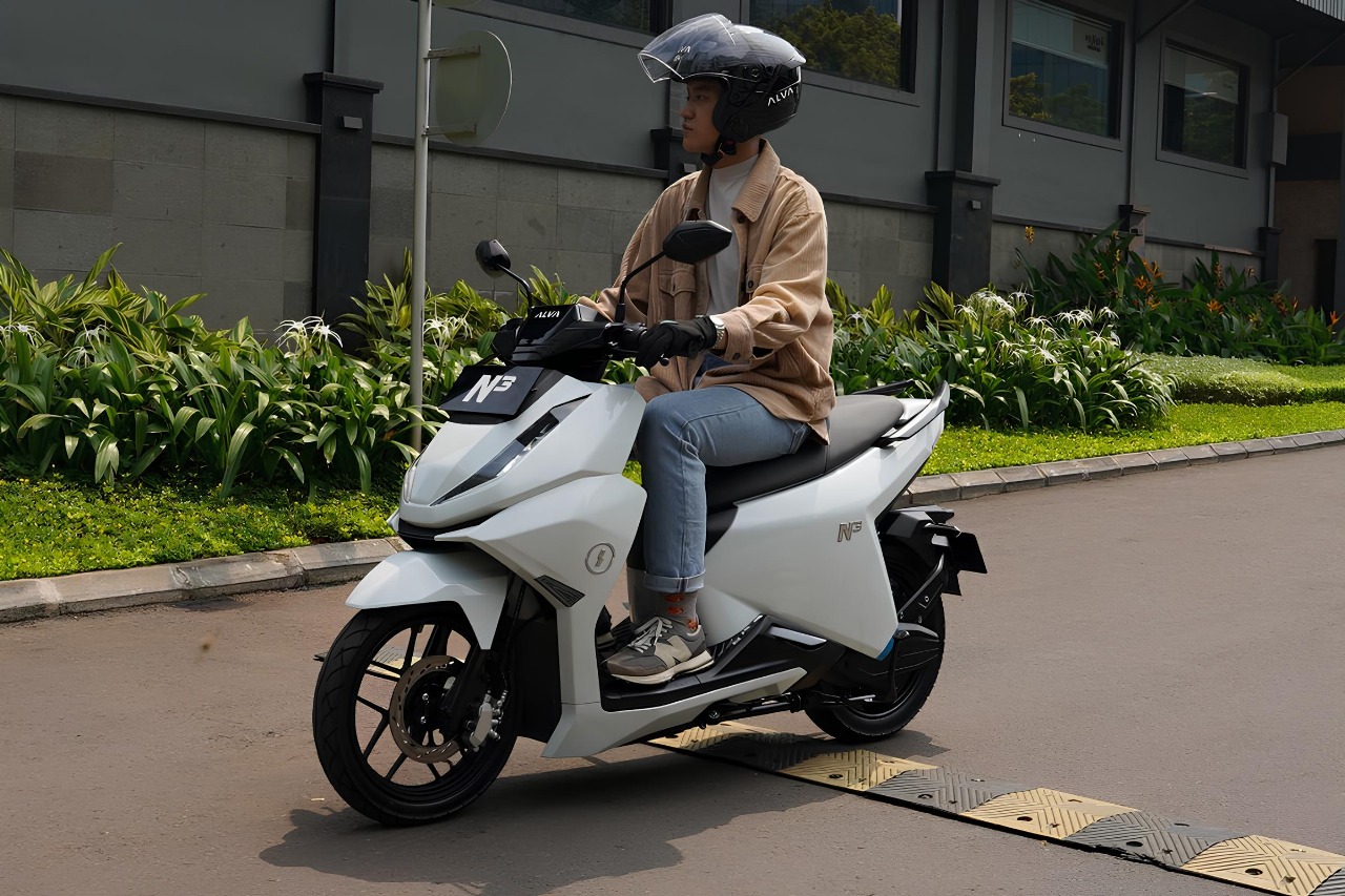 Ada yang Mirip NMax, 8 Motor Listrik Murah Meriah di Bawah Rp15 Juta, Intip Spesifikasi dan Fitur Canggihnya!