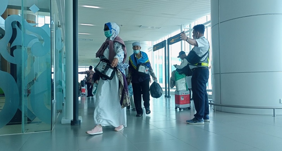 Kloter Pertama Tiba di Kertajati,  Jamaah Haji dari Subang Disambut Langsung Pj Gubernur