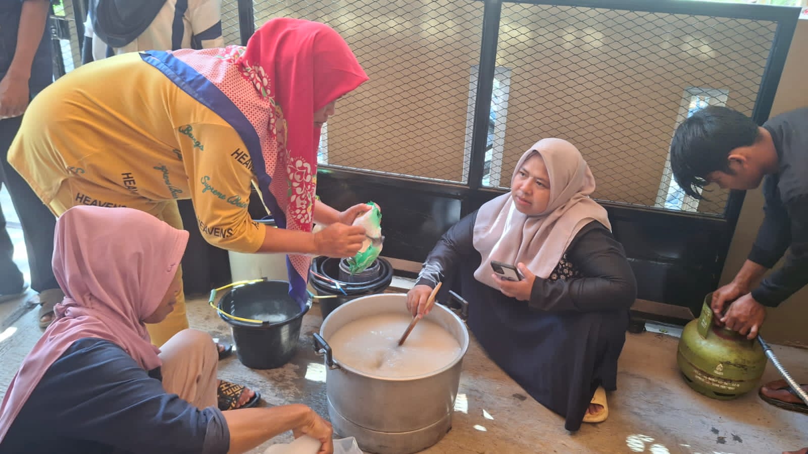 ASN Dinas Perkebunan Ciptakan Karya Inspiratif Pesta Ramli dan Saerah, Kendalikan Hama Tanaman Tembakau