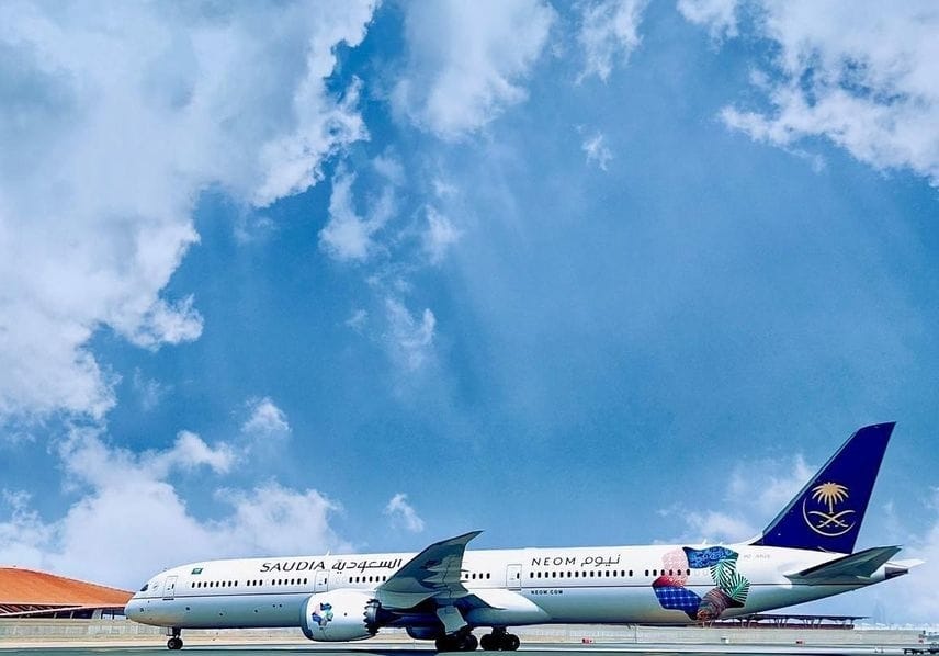 MANTAP! Jemaah Haji Ciayumajakuningsusu Perdana Terbang dari Bandara Kertajati, Pakai Pesawat Saudia Airlines