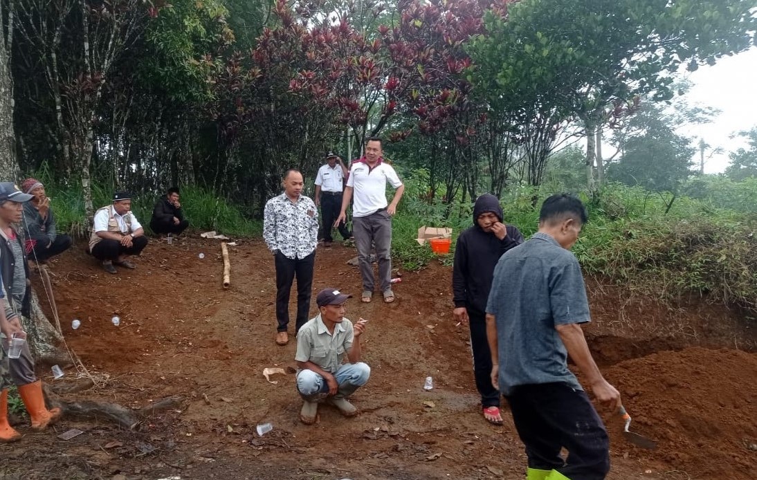 Keren, Desa Bangbayang Bangun Irigasi dan Tembok Penahan Tebing Sendiri