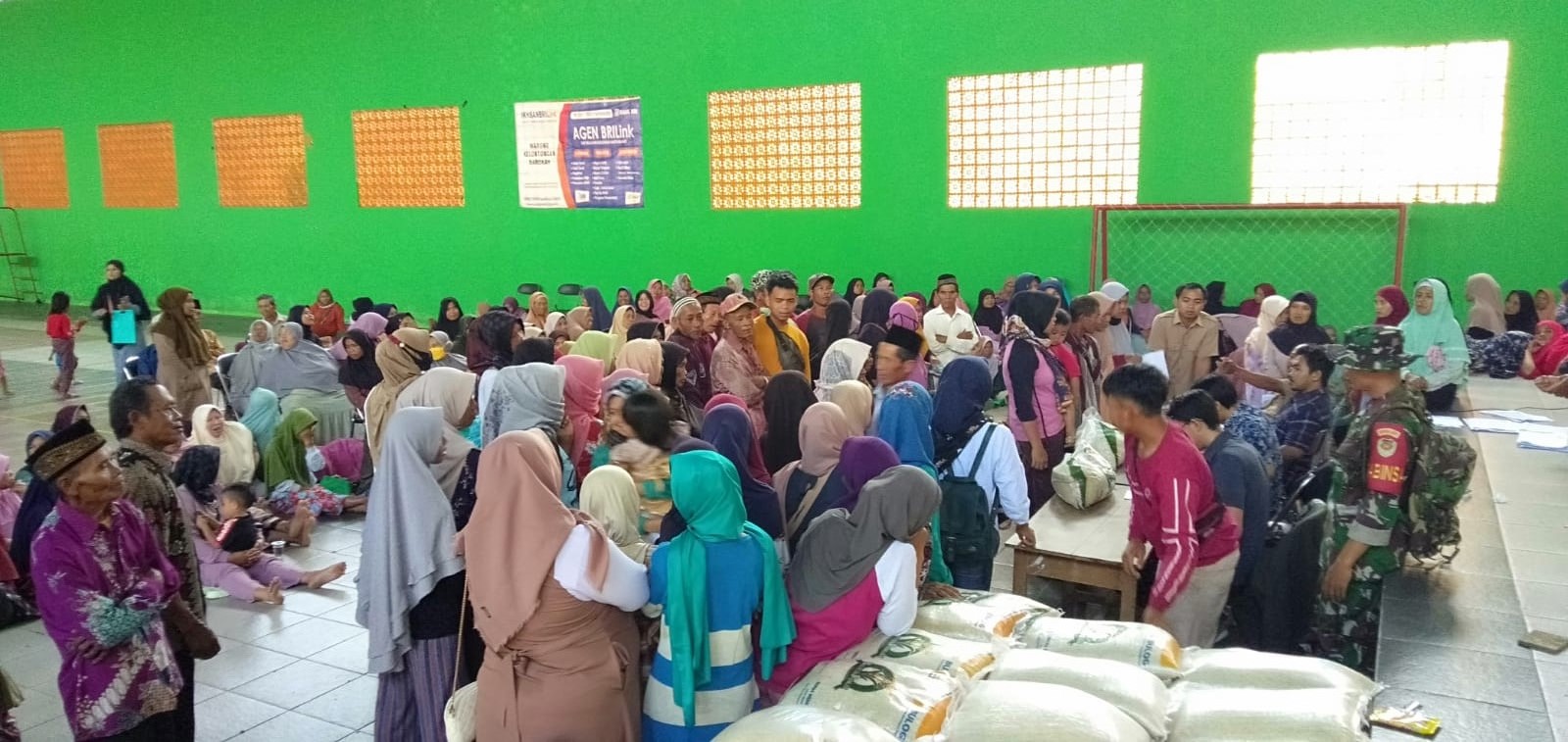 Kodim 0617 Majalengka Kawal Penyaluran Bantuan Pangan Cadangan Beras Pemerintah 