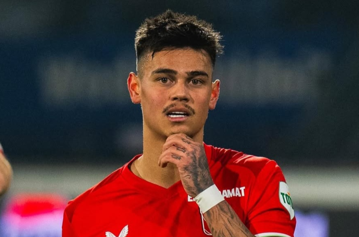 Gagal Hengkang dari Twente, Mees Hilgers Tidak Sempat Tes Medis Untuk Gabung Tim Baru