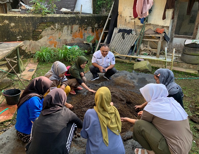 Kolaborasi Mahasiswa KKN-T Unma dan IPB Sukses Tanam 7 Ribu Bibit Cabai Keriting di Desa Sukadana