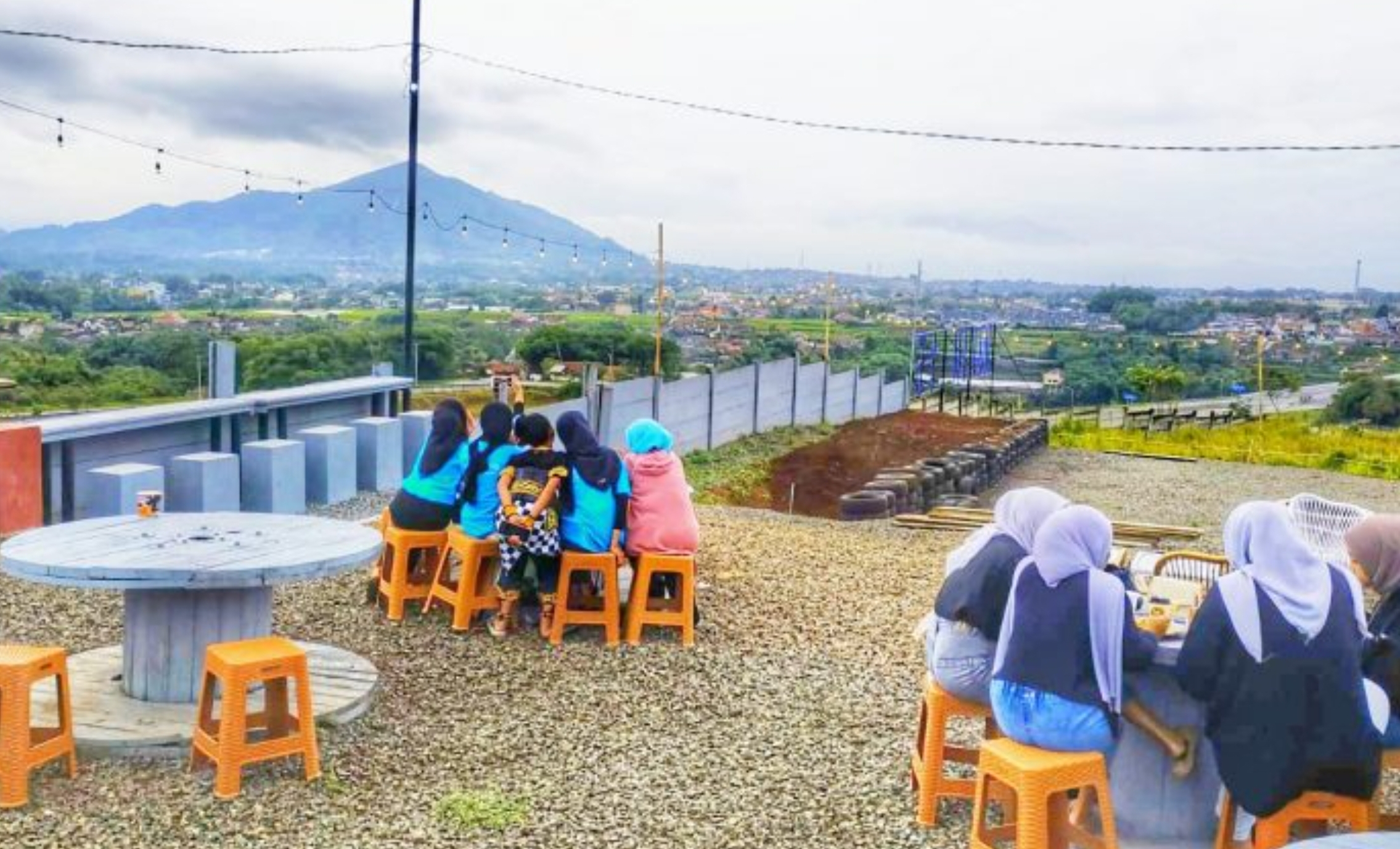 LAGI VIRAL! In Coffee Sumedang dengan Pemandangan Tol Cisumdawu, Bisa Jadi Alternatif Rest Area
