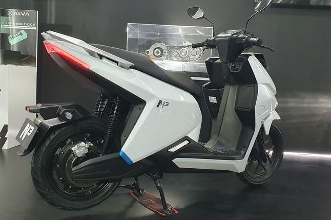 Harga Motor Listrik Buatan Indonesia ini Gak Lebih dari 10 Jutaan, Bisa Lari Kencang dan Mirip Vario