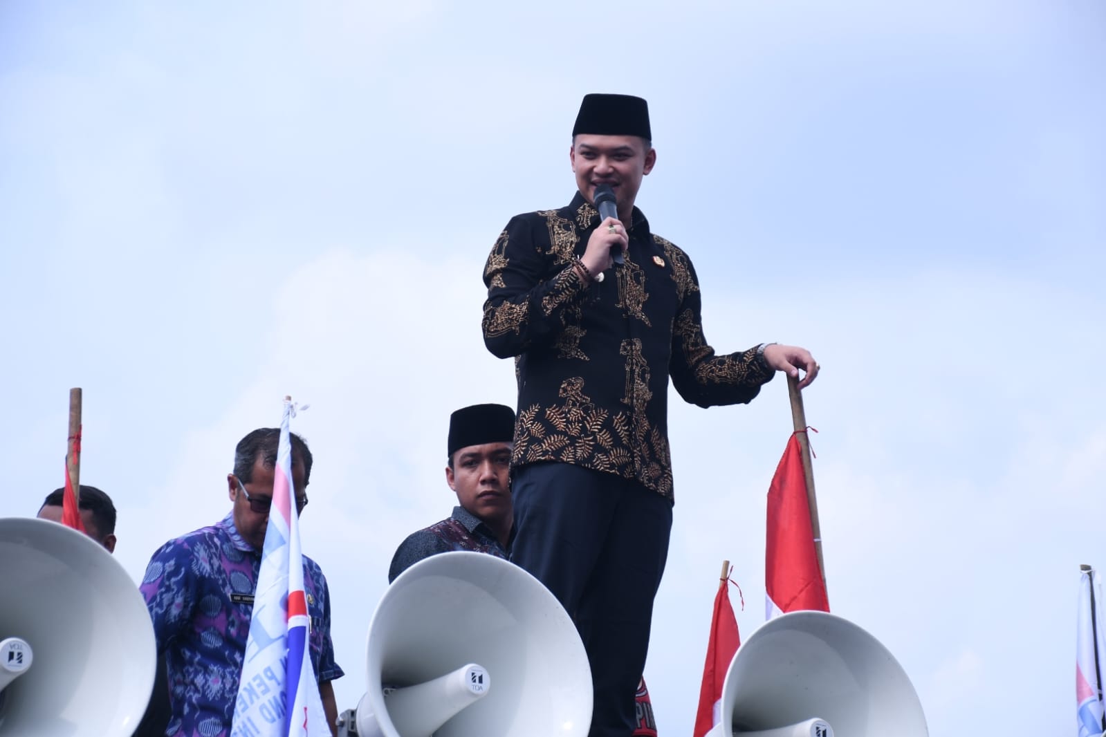 Buruh Majalengka Desak UMK Naik dan Pemisahan Dinas, Wabup Dena Janji Tindak Lanjut Cepat