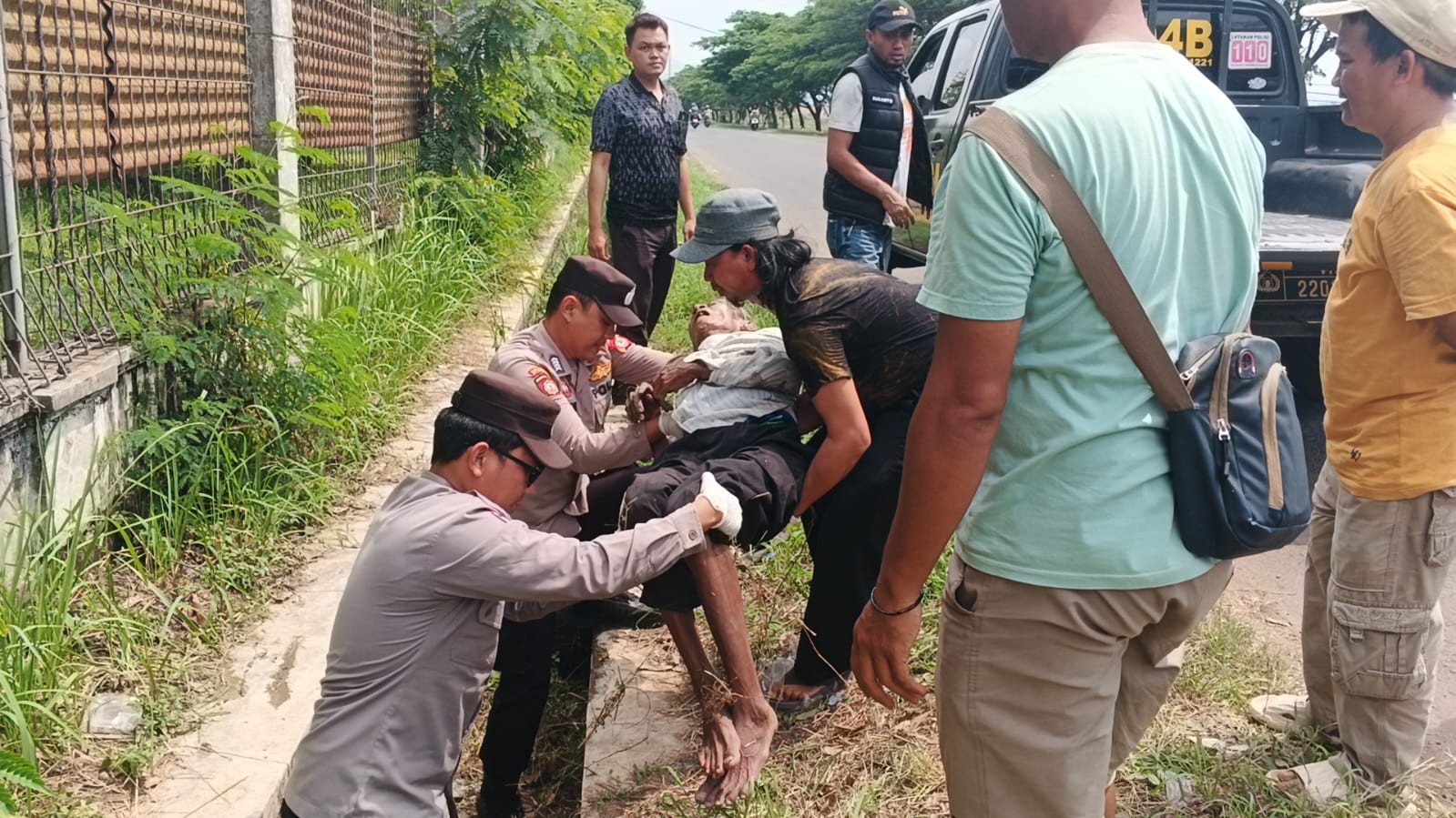 Kakek di Majalengka Ditemukan Tergelatak di Selokan, Selamat Berkat Respons Cepat Polsek Jatiwangi
