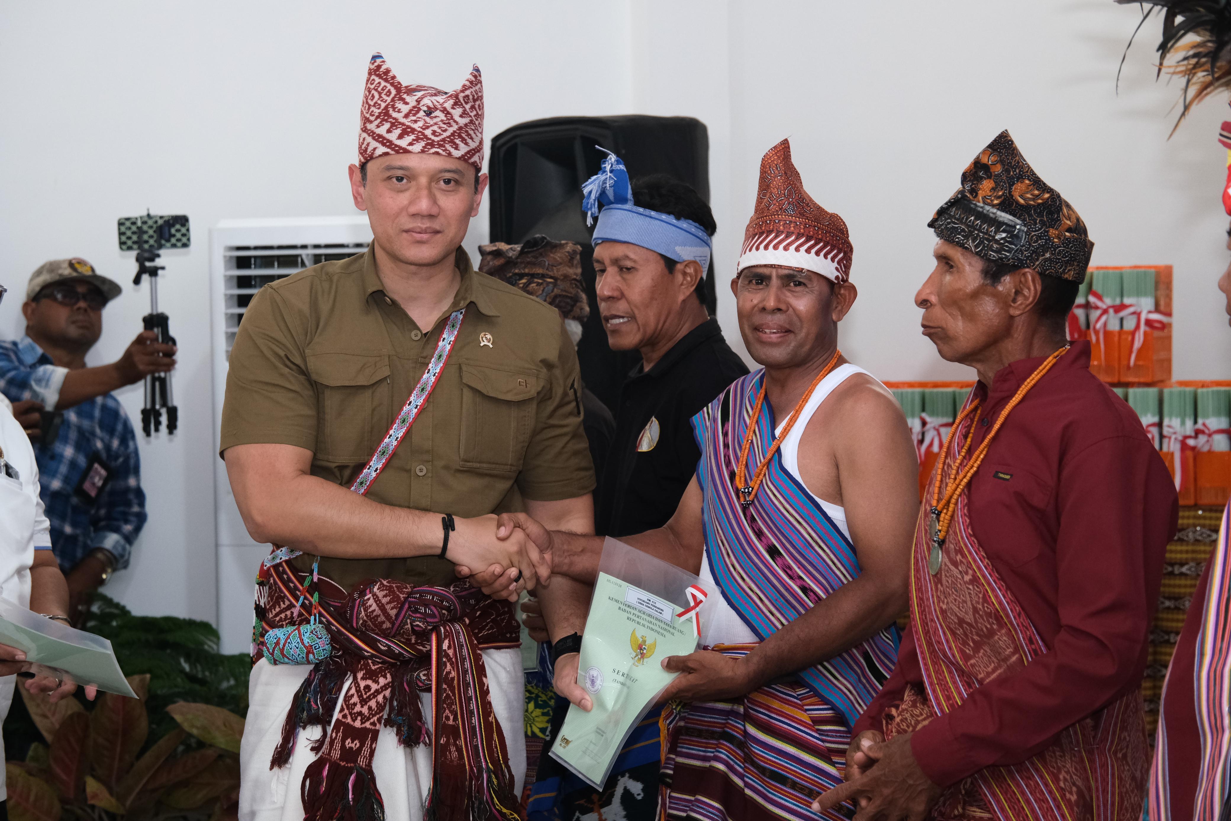 Terima Sertipikat dari Menteri AHY, Warga Eks Timor Timur Petik Hasil Kesetiaan kepada NKRI Setelah 25 Tahun