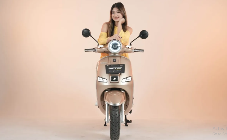 Motor Listrik Desain Mirip Vespa Primavera, Berikut Simulasi Kredit United C2000 di OTO Dengan Tenor Fleksibel