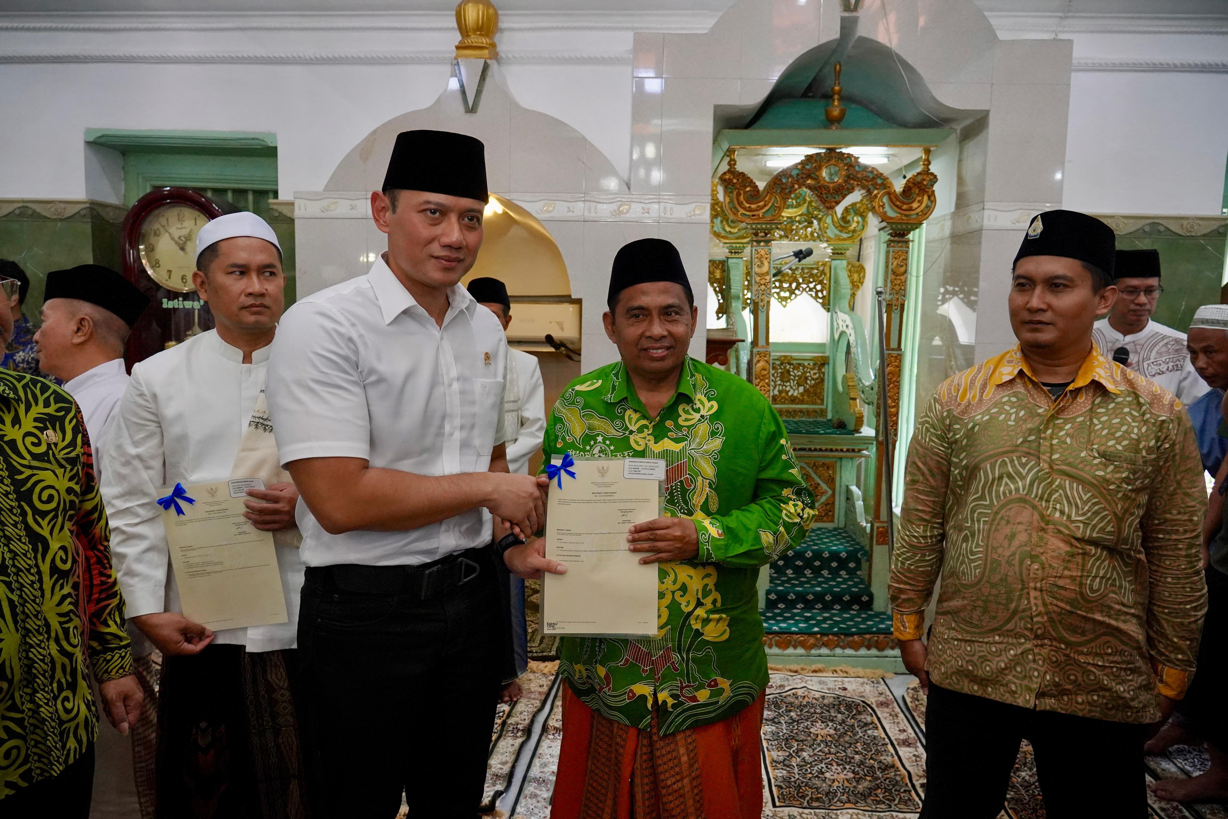 Berdiri sejak Tahun 1.500-an, Masjid Sunan Giri di Gresik Akhirnya Punya Sertipikat