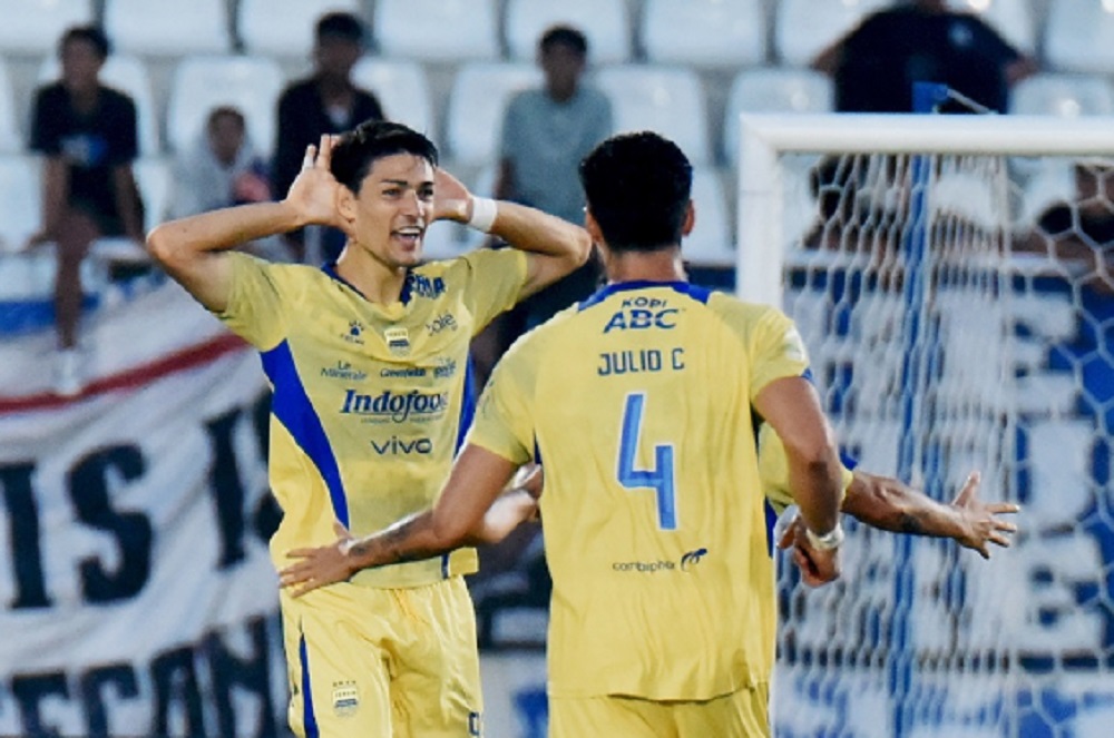 Mantan Bek AS Roma Seharga 8,69 Miliar Jadi Dewa Penyelamat Persib Bandung di Laga Kontra Arema