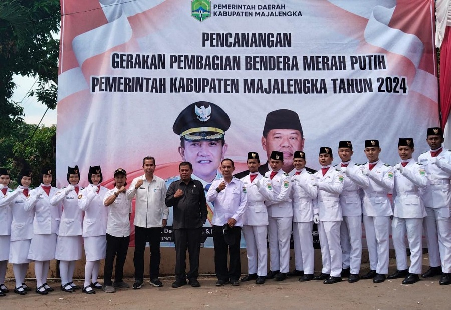 Pembagian 10 Juta Bendera Merah Putih 