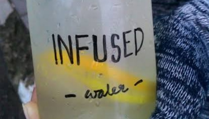 Apakah Infused Water Lemon Aman Untuk Penderita Asam Lambung? Ini Kata Ahli Kesehatan