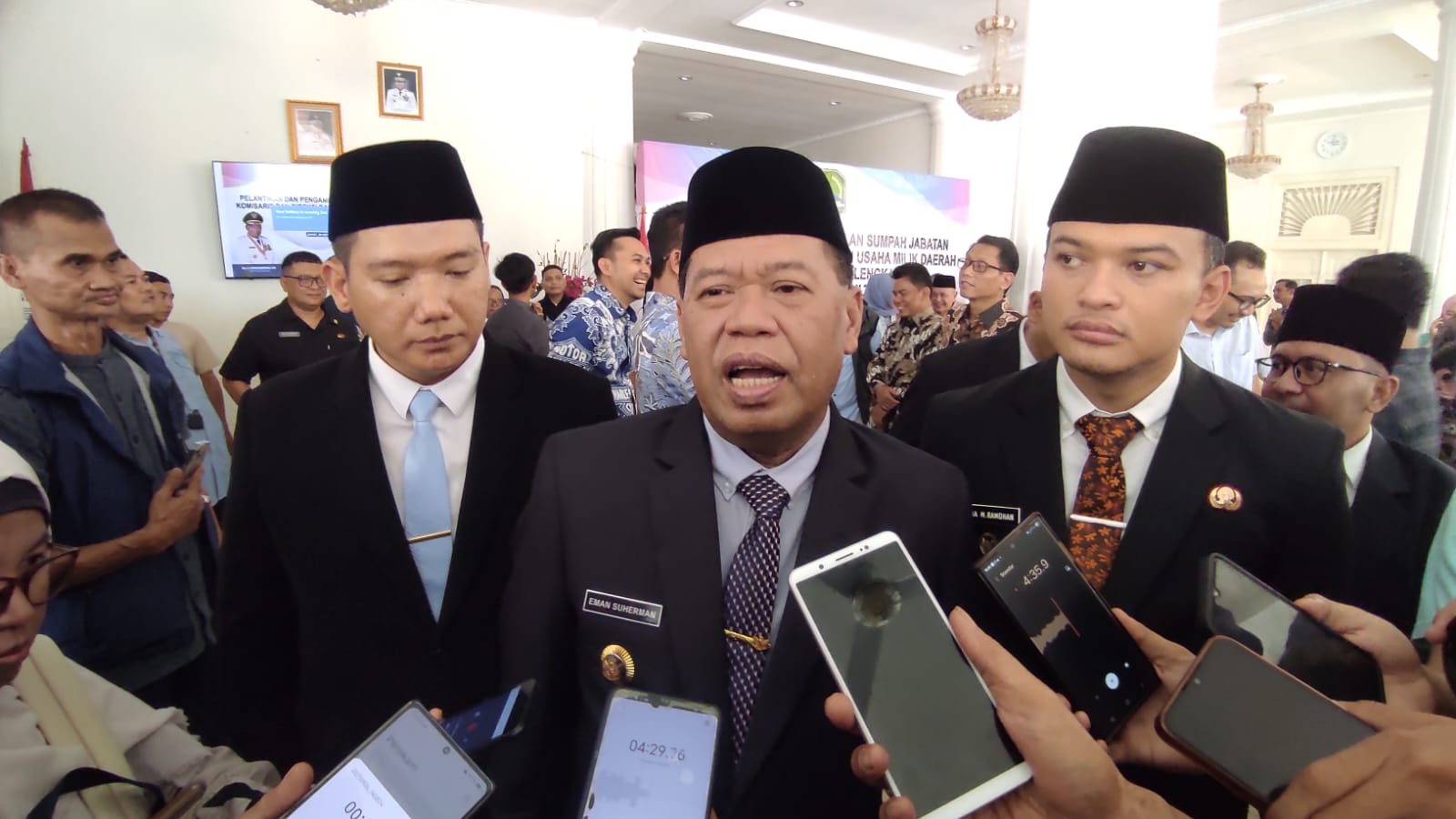 Bupati Eman Lantik Direksi PTSMU, Titip Pesan Jangan Ulangi Kesalahan