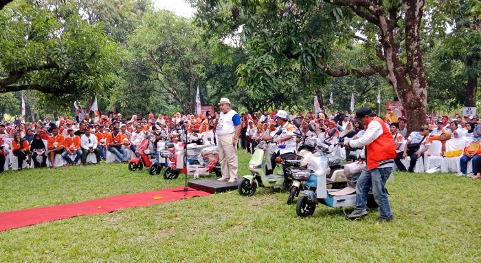 Ateng Bagi-bagi Sepeda Listrik dan Sepeda Gunung